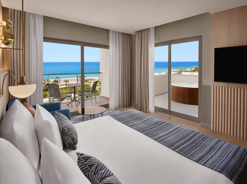 Akra Sorgun Terasta Jakuzili Deniz Manzaralı D