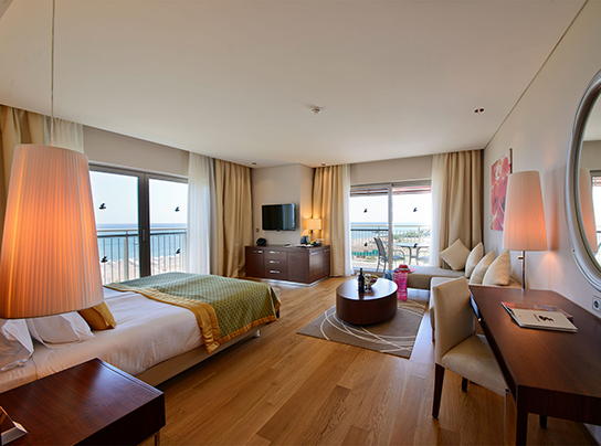 Akra Hotels Corner Suit (4) Card