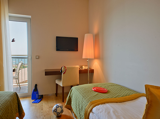Akra Hotels İki Yatak Odalı Aile Odası (2) Card
