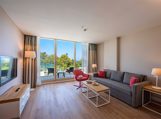 Akra Kemer Jakuzili Suit Slidercard