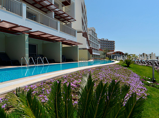 Akra Hotels Swim Up İki Yatak Odalı Aile Odası Card