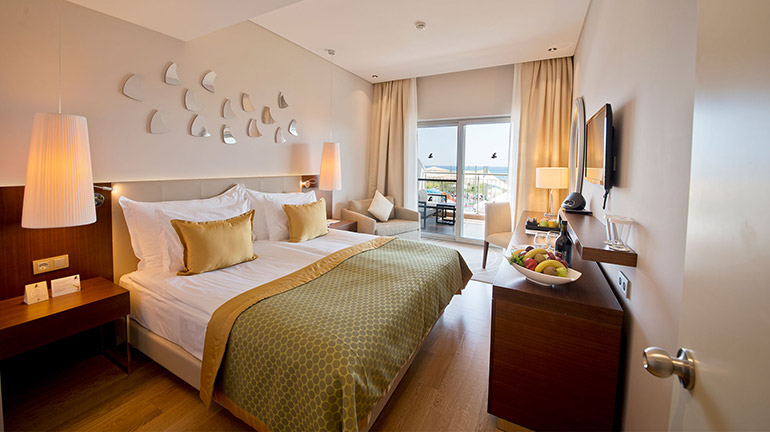 Akra Hotels Jakuzili İki Yatak Odalı Aile Odası (1)